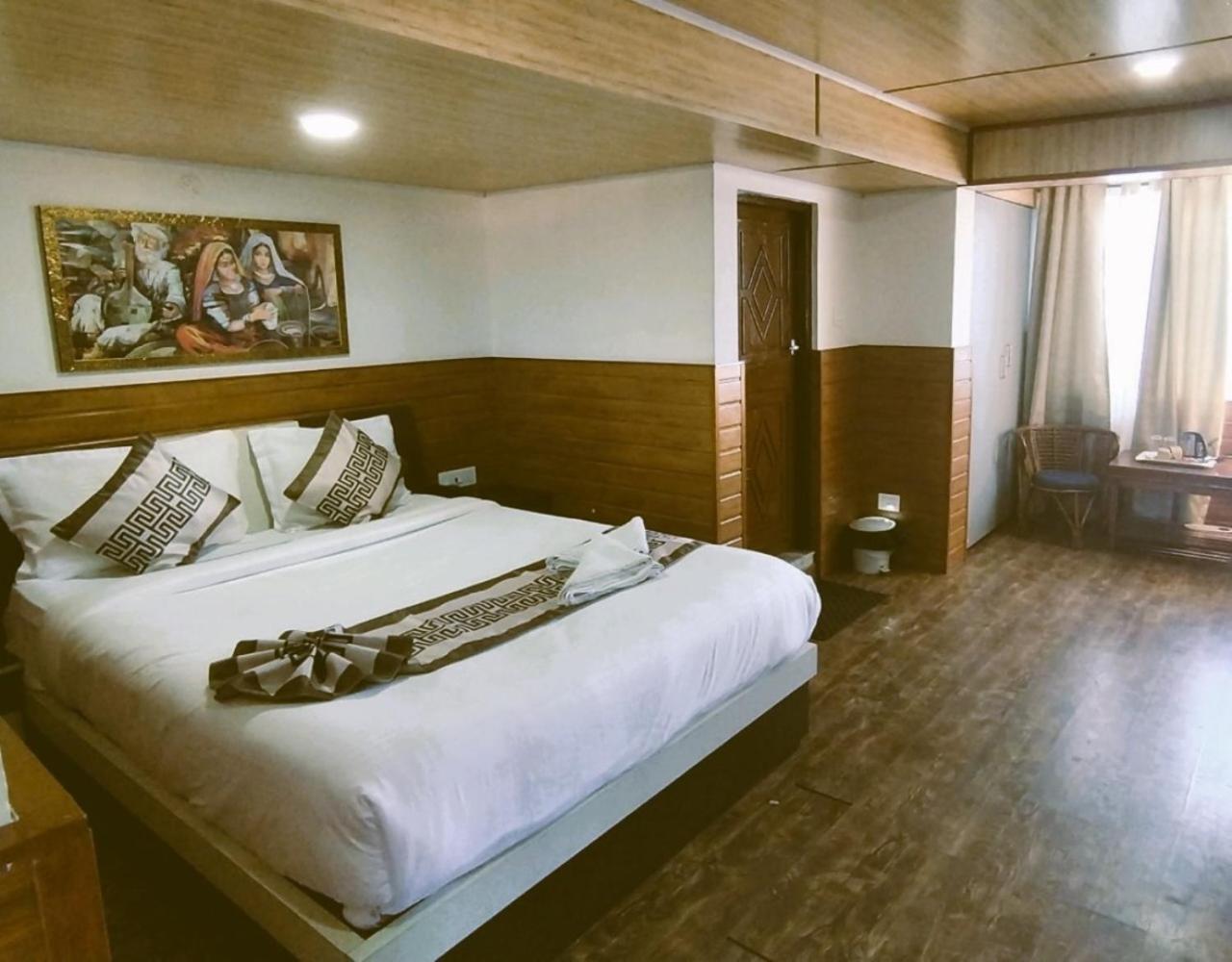 Hotel Kasturi Palace & Restaurant Darjeeling Дарджилинг Экстерьер фото