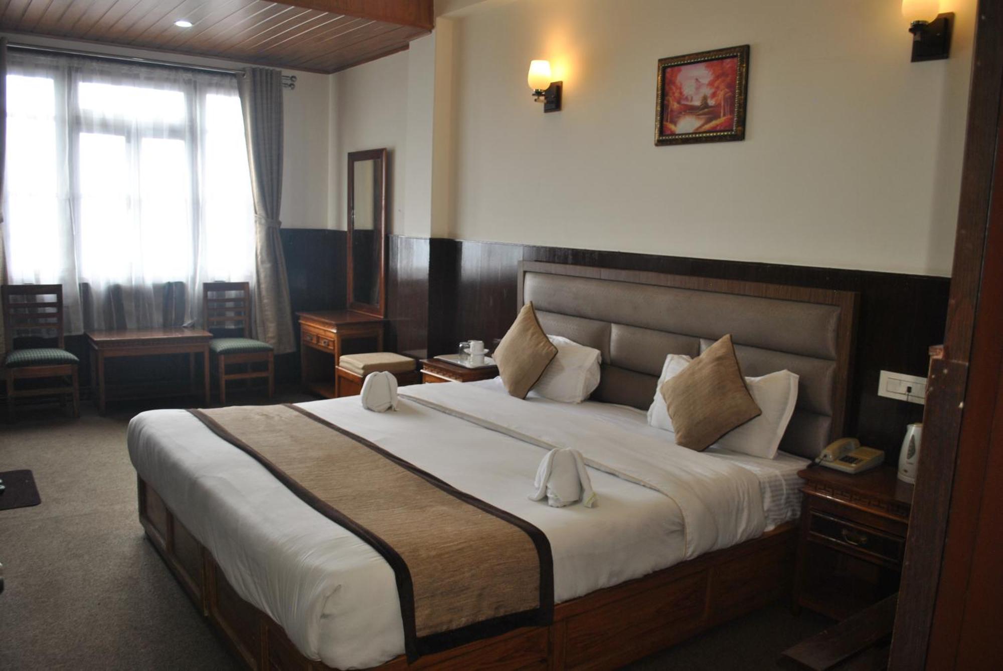 Hotel Kasturi Palace & Restaurant Darjeeling Дарджилинг Экстерьер фото