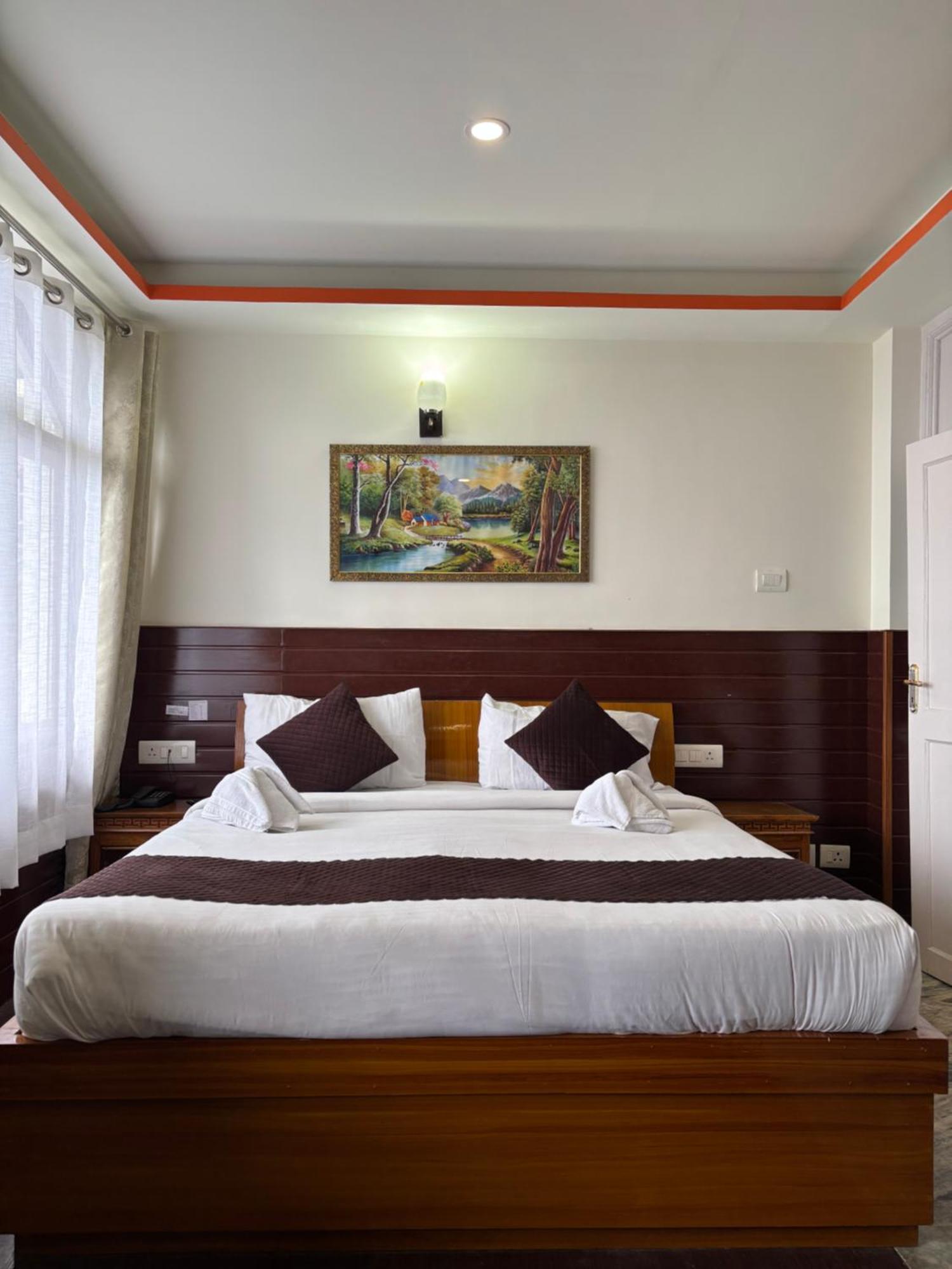 Hotel Kasturi Palace & Restaurant Darjeeling Дарджилинг Экстерьер фото