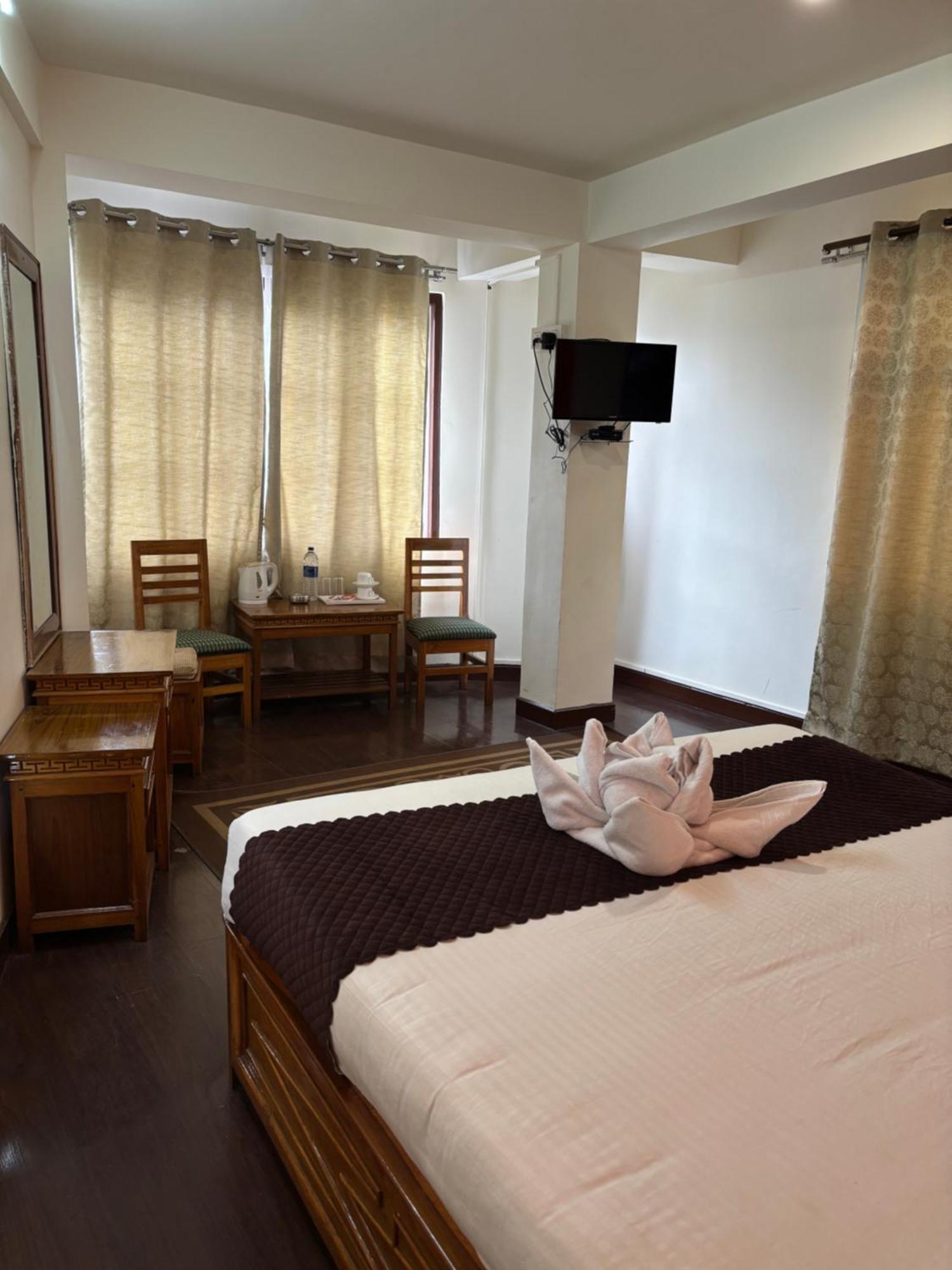 Hotel Kasturi Palace & Restaurant Darjeeling Дарджилинг Экстерьер фото