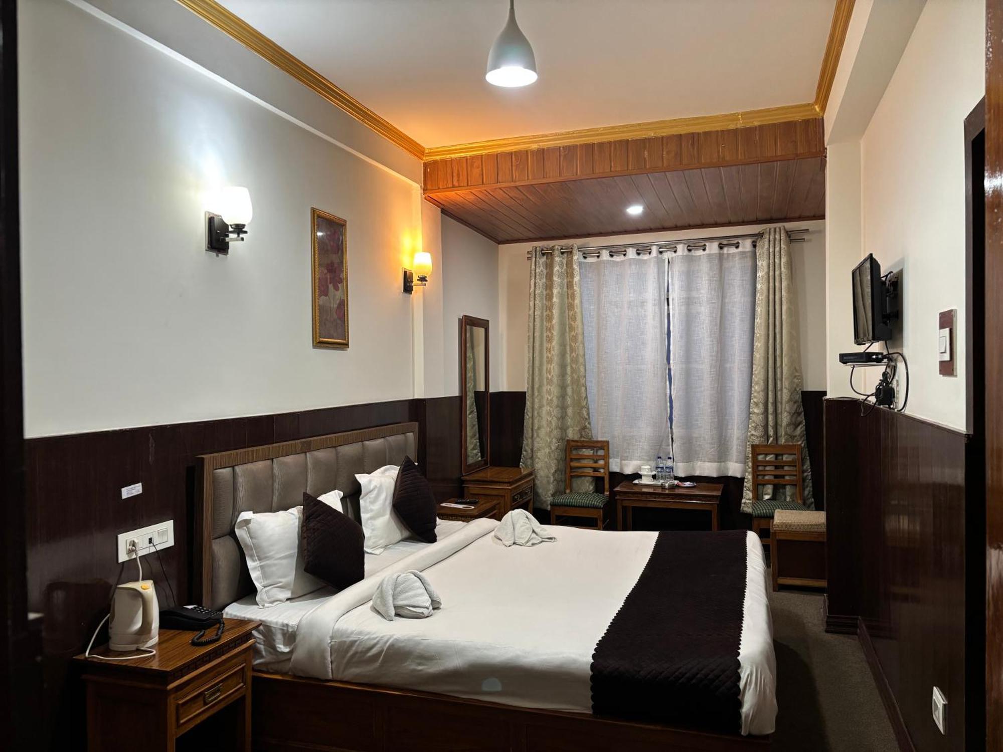 Hotel Kasturi Palace & Restaurant Darjeeling Дарджилинг Экстерьер фото
