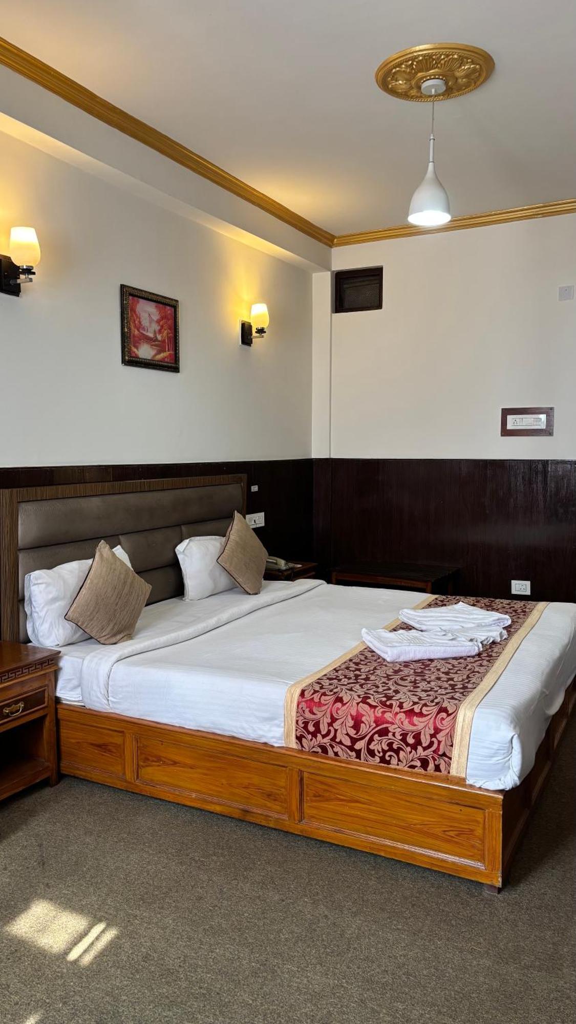 Hotel Kasturi Palace & Restaurant Darjeeling Дарджилинг Экстерьер фото
