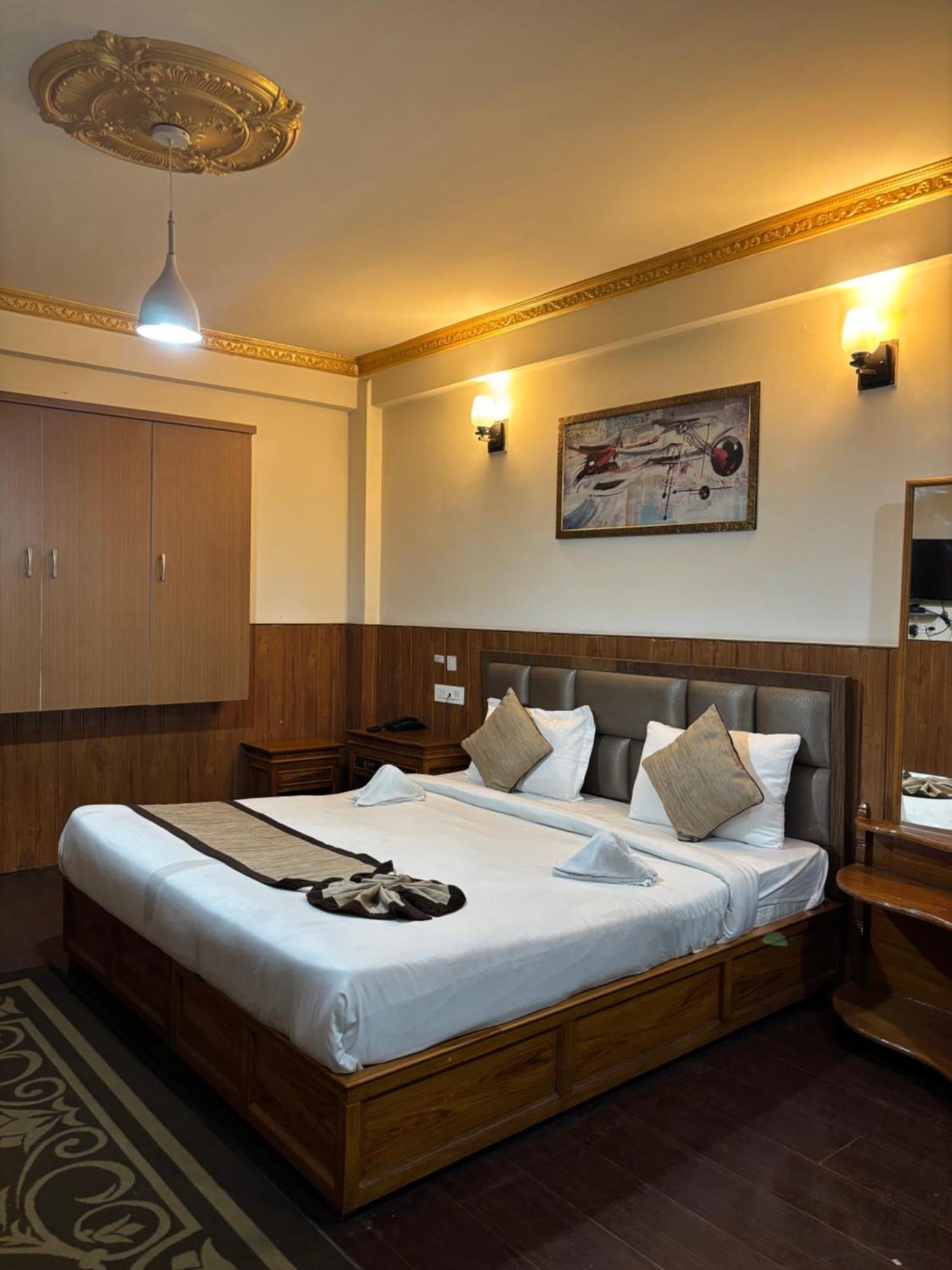 Hotel Kasturi Palace & Restaurant Darjeeling Дарджилинг Экстерьер фото