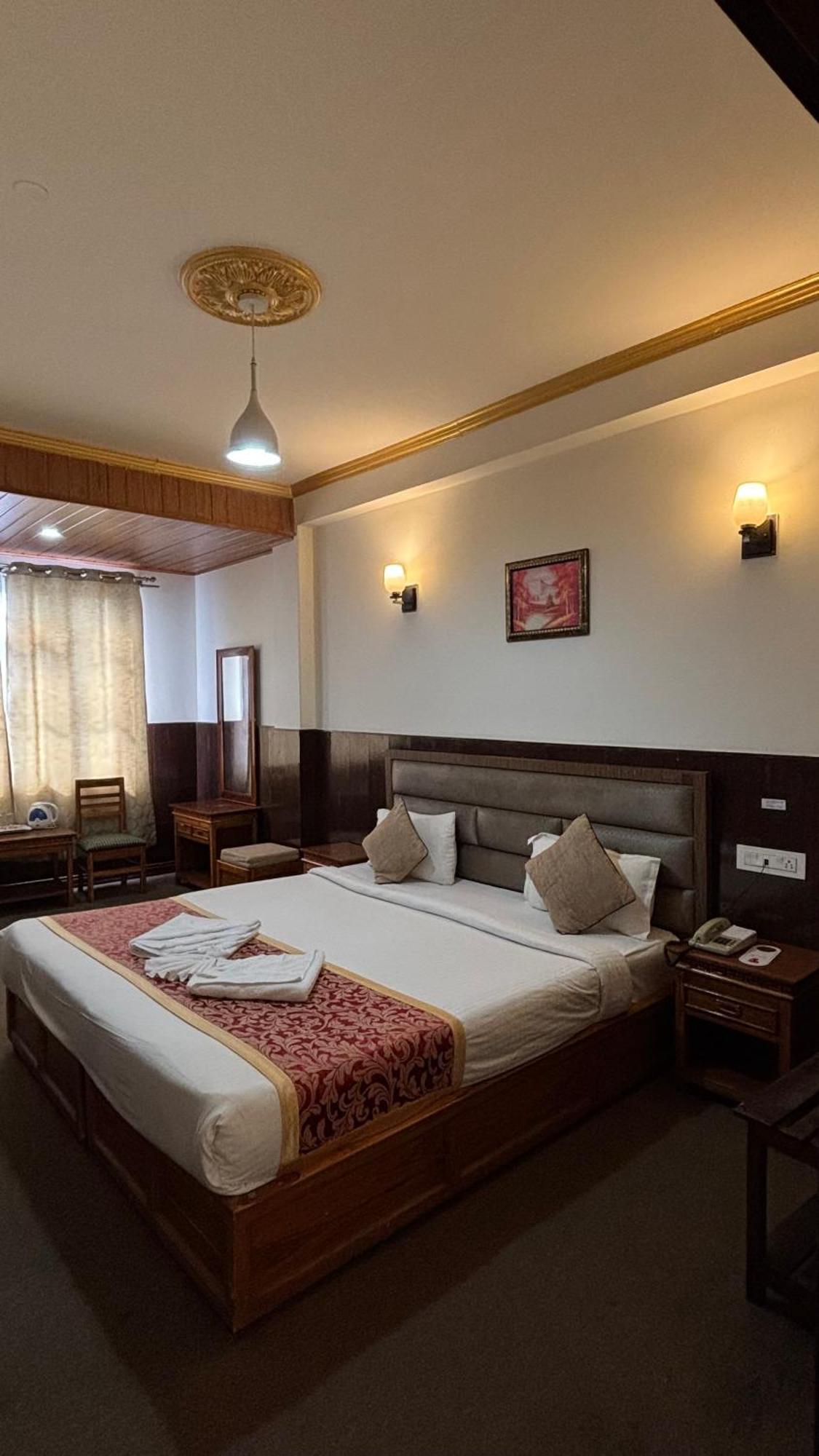 Hotel Kasturi Palace & Restaurant Darjeeling Дарджилинг Экстерьер фото