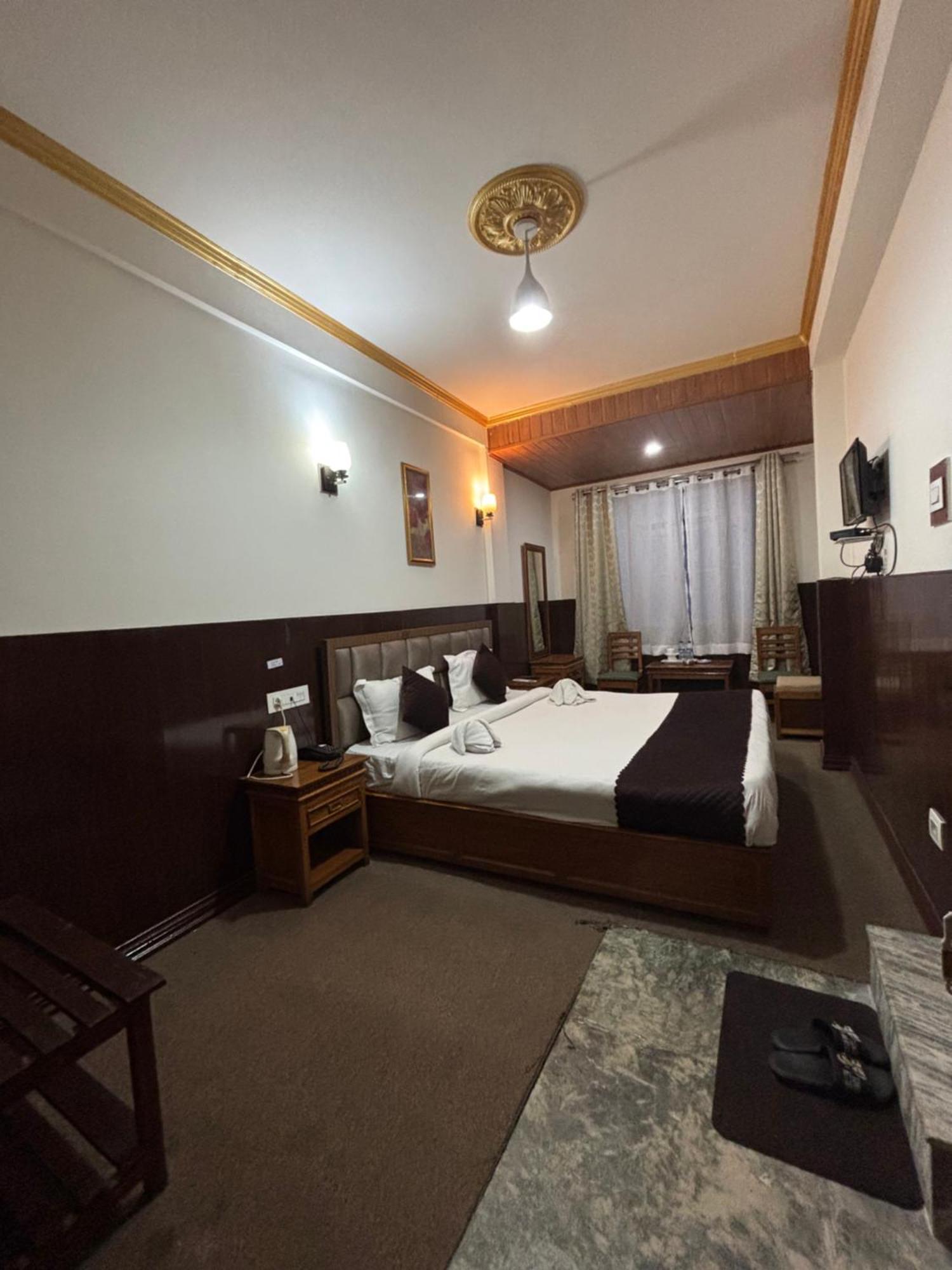 Hotel Kasturi Palace & Restaurant Darjeeling Дарджилинг Экстерьер фото