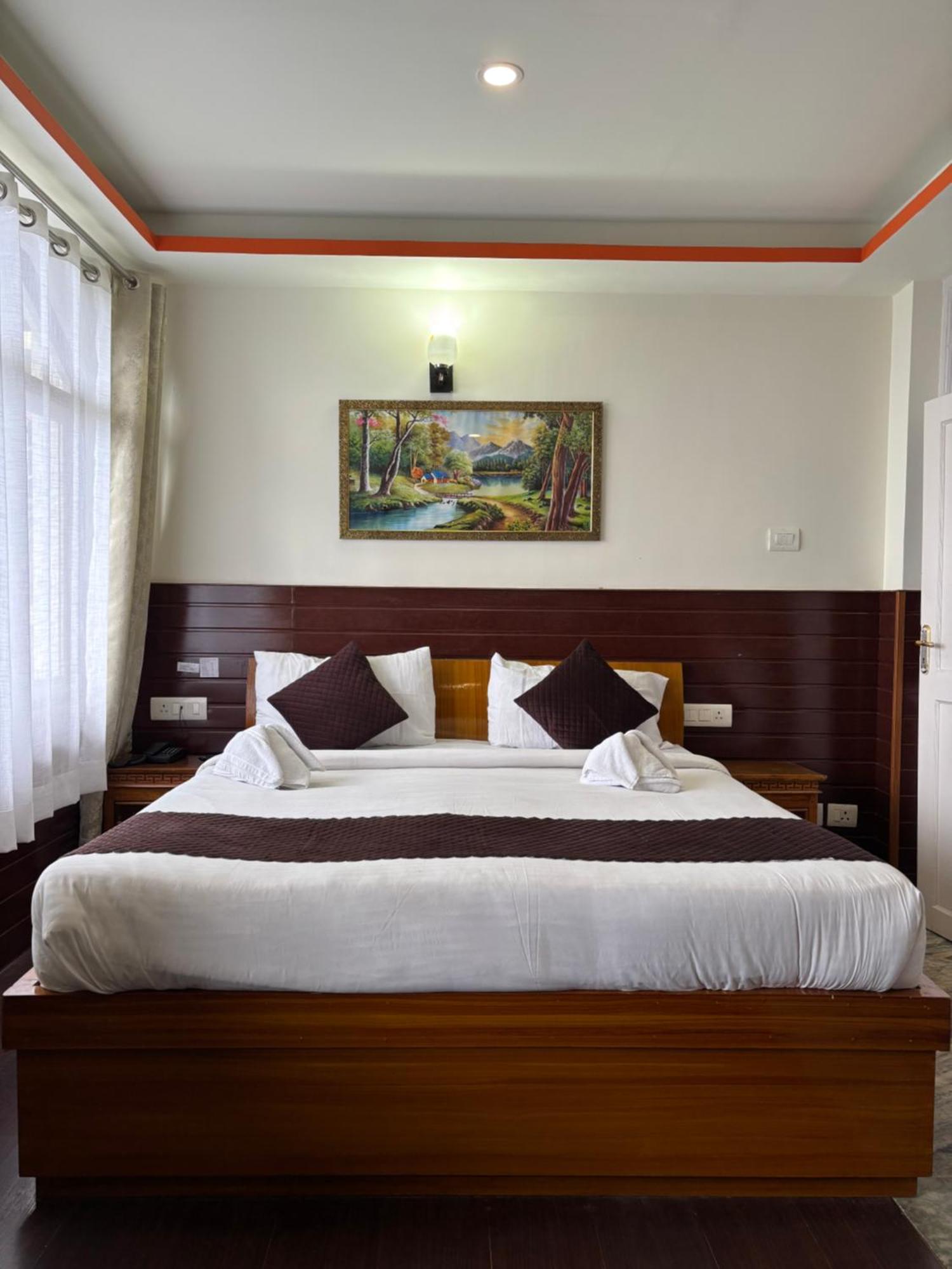 Hotel Kasturi Palace & Restaurant Darjeeling Дарджилинг Экстерьер фото
