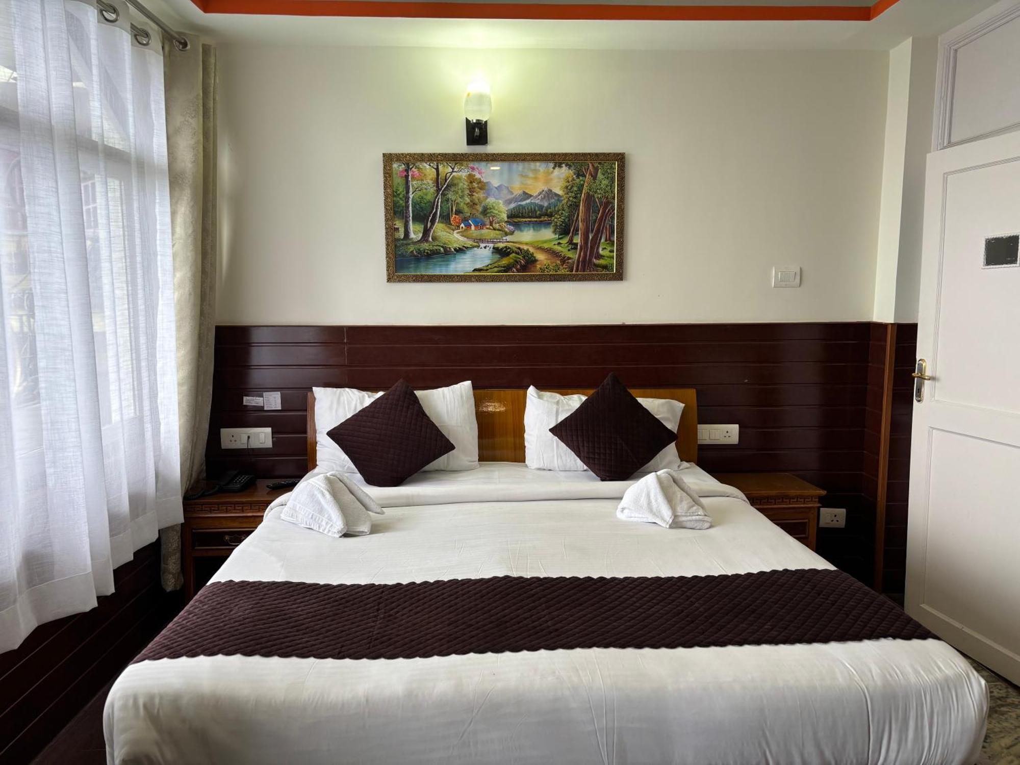 Hotel Kasturi Palace & Restaurant Darjeeling Дарджилинг Экстерьер фото
