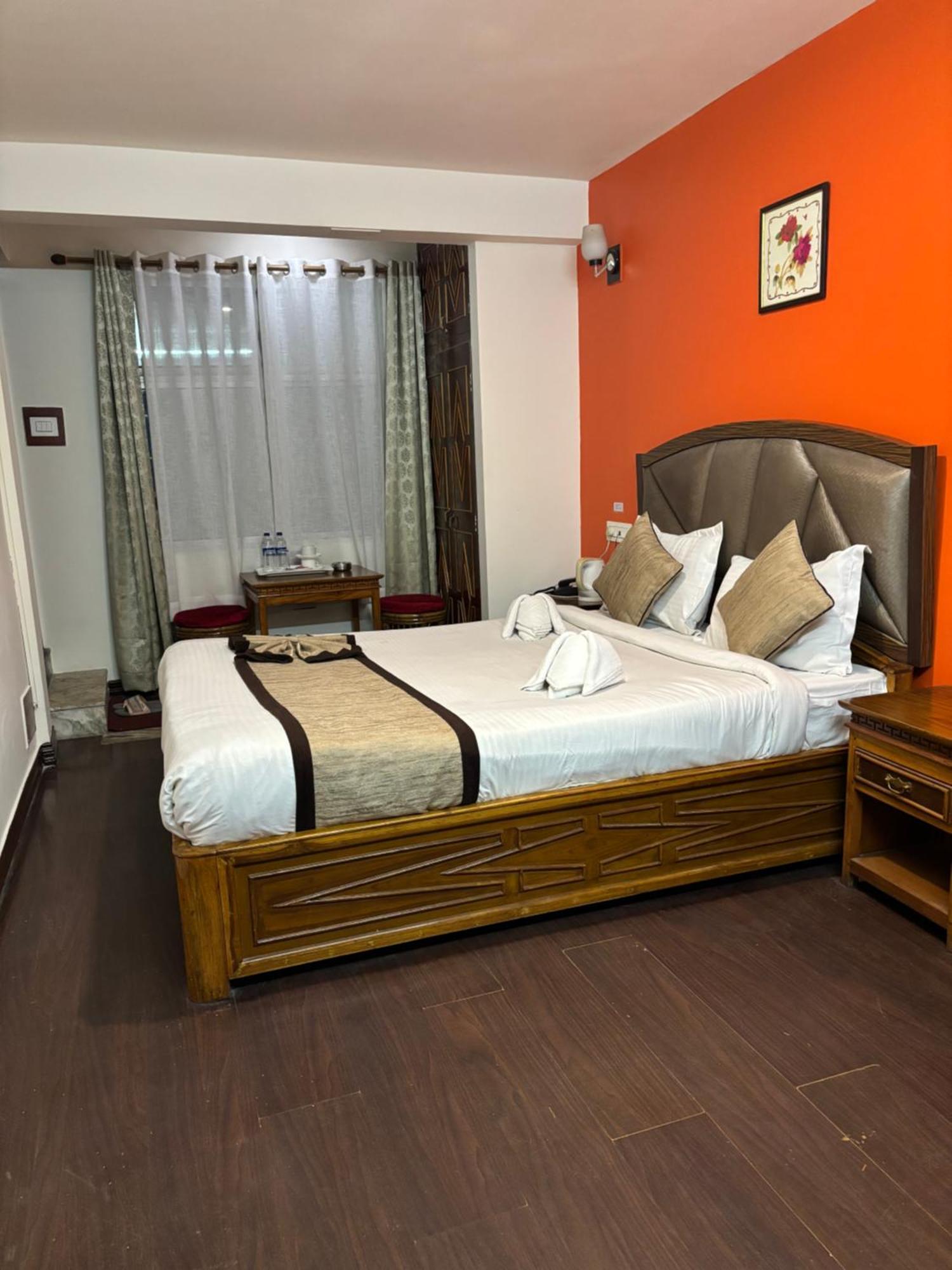 Hotel Kasturi Palace & Restaurant Darjeeling Дарджилинг Экстерьер фото