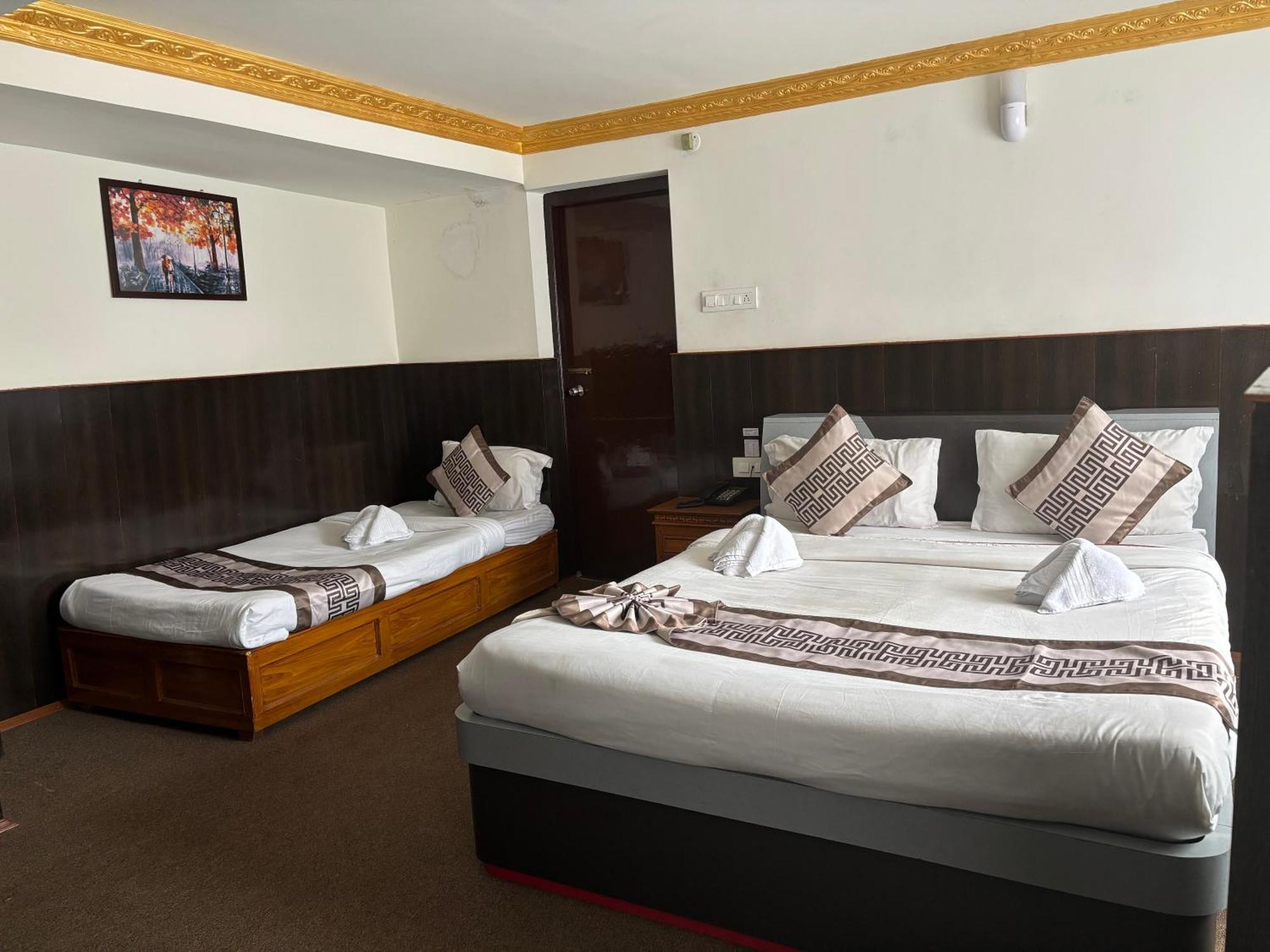 Hotel Kasturi Palace & Restaurant Darjeeling Дарджилинг Экстерьер фото