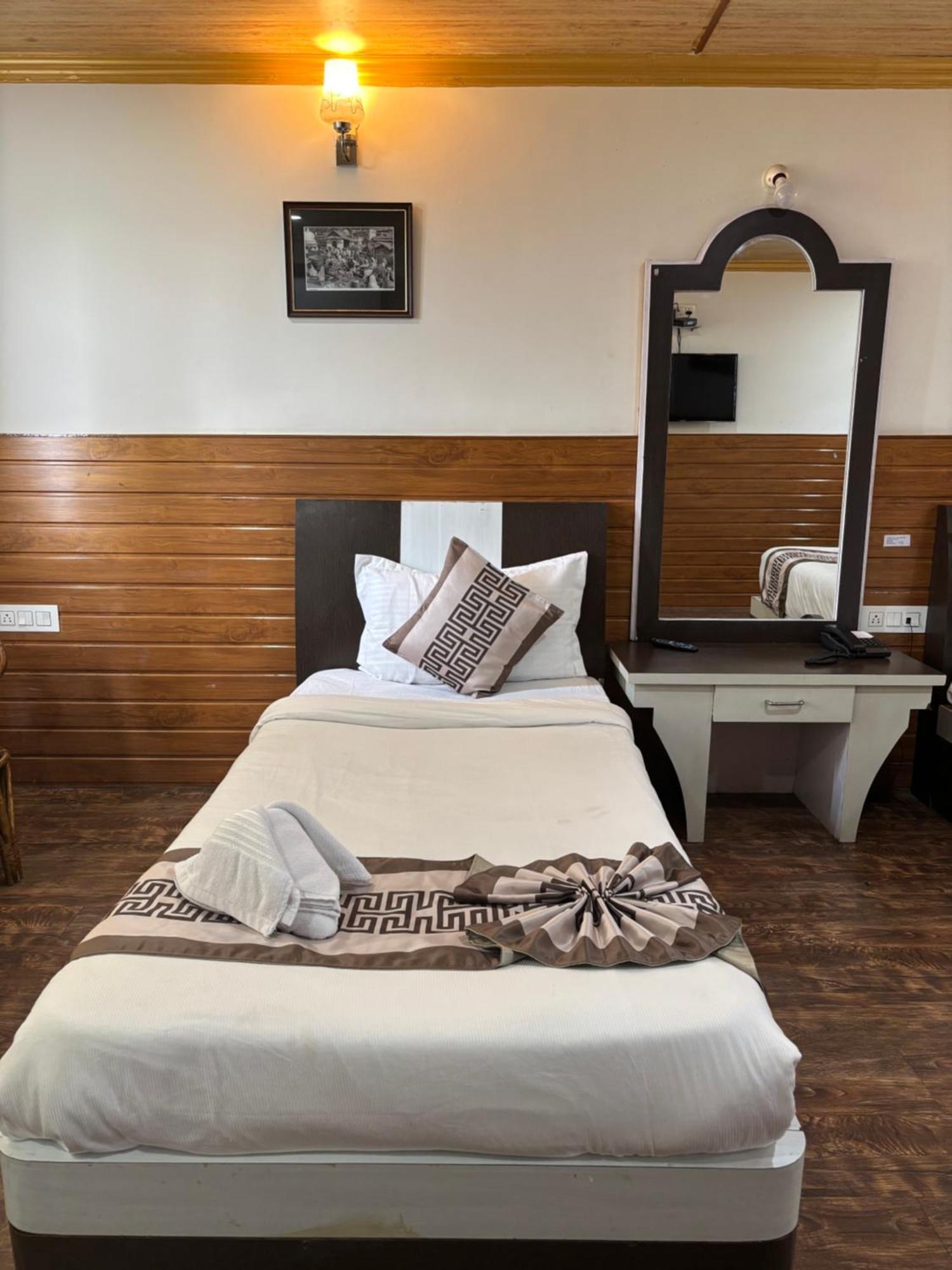 Hotel Kasturi Palace & Restaurant Darjeeling Дарджилинг Экстерьер фото