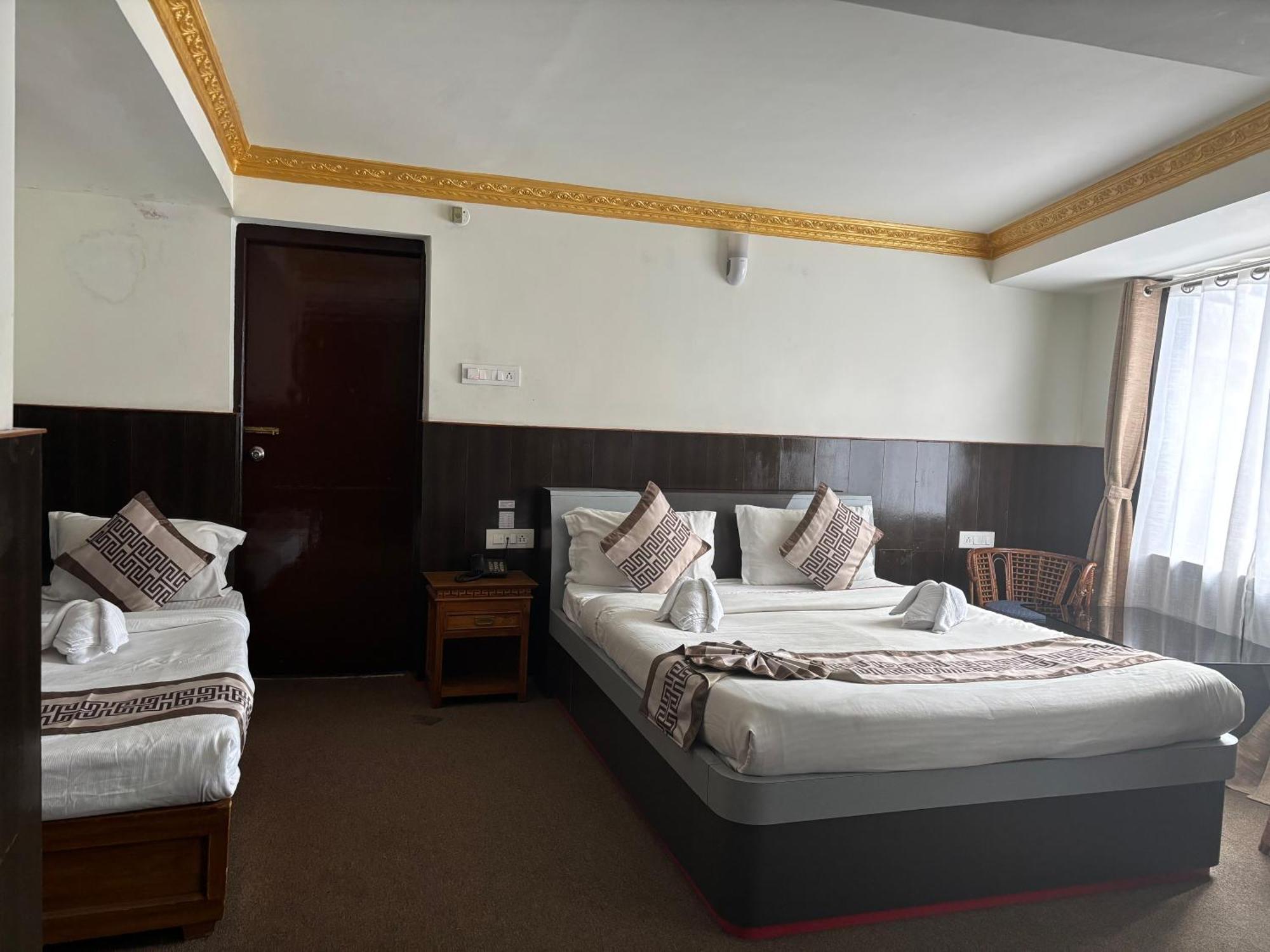 Hotel Kasturi Palace & Restaurant Darjeeling Дарджилинг Экстерьер фото