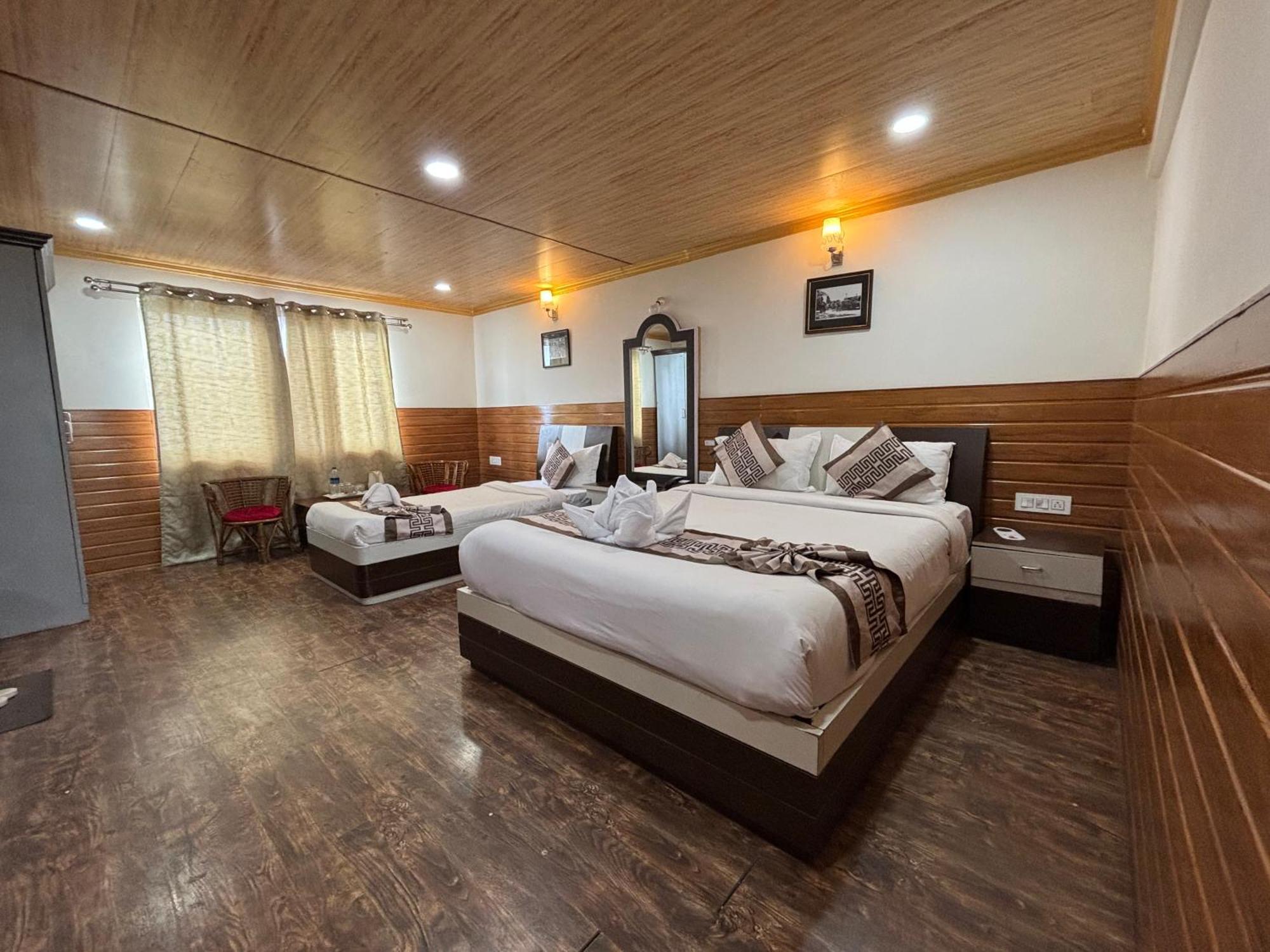 Hotel Kasturi Palace & Restaurant Darjeeling Дарджилинг Экстерьер фото