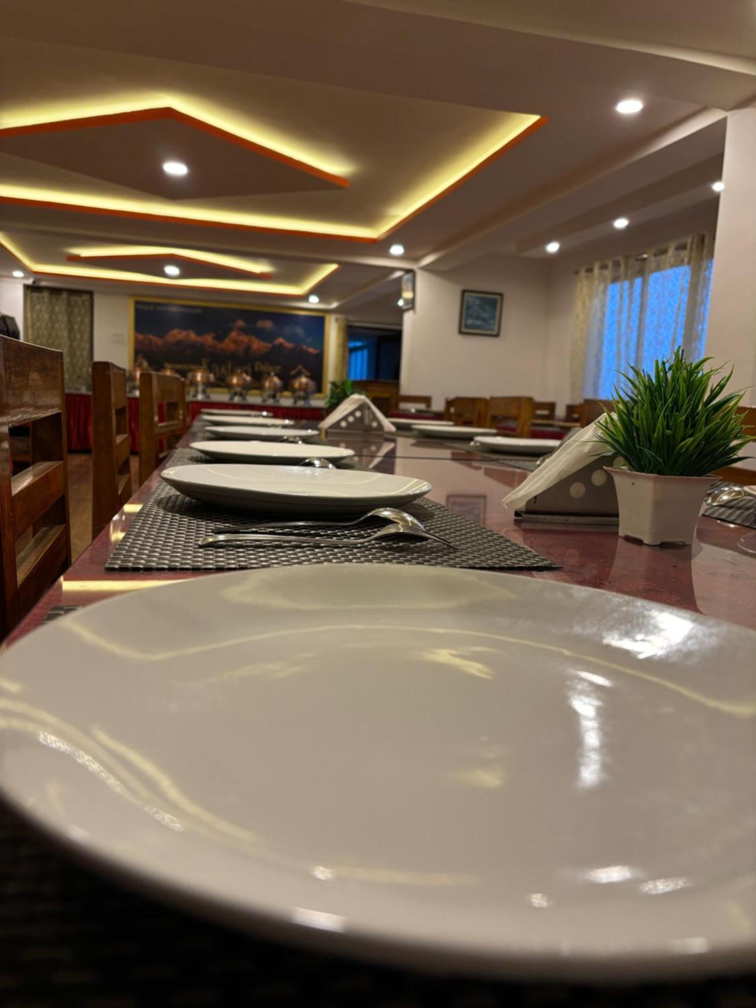Hotel Kasturi Palace & Restaurant Darjeeling Дарджилинг Экстерьер фото