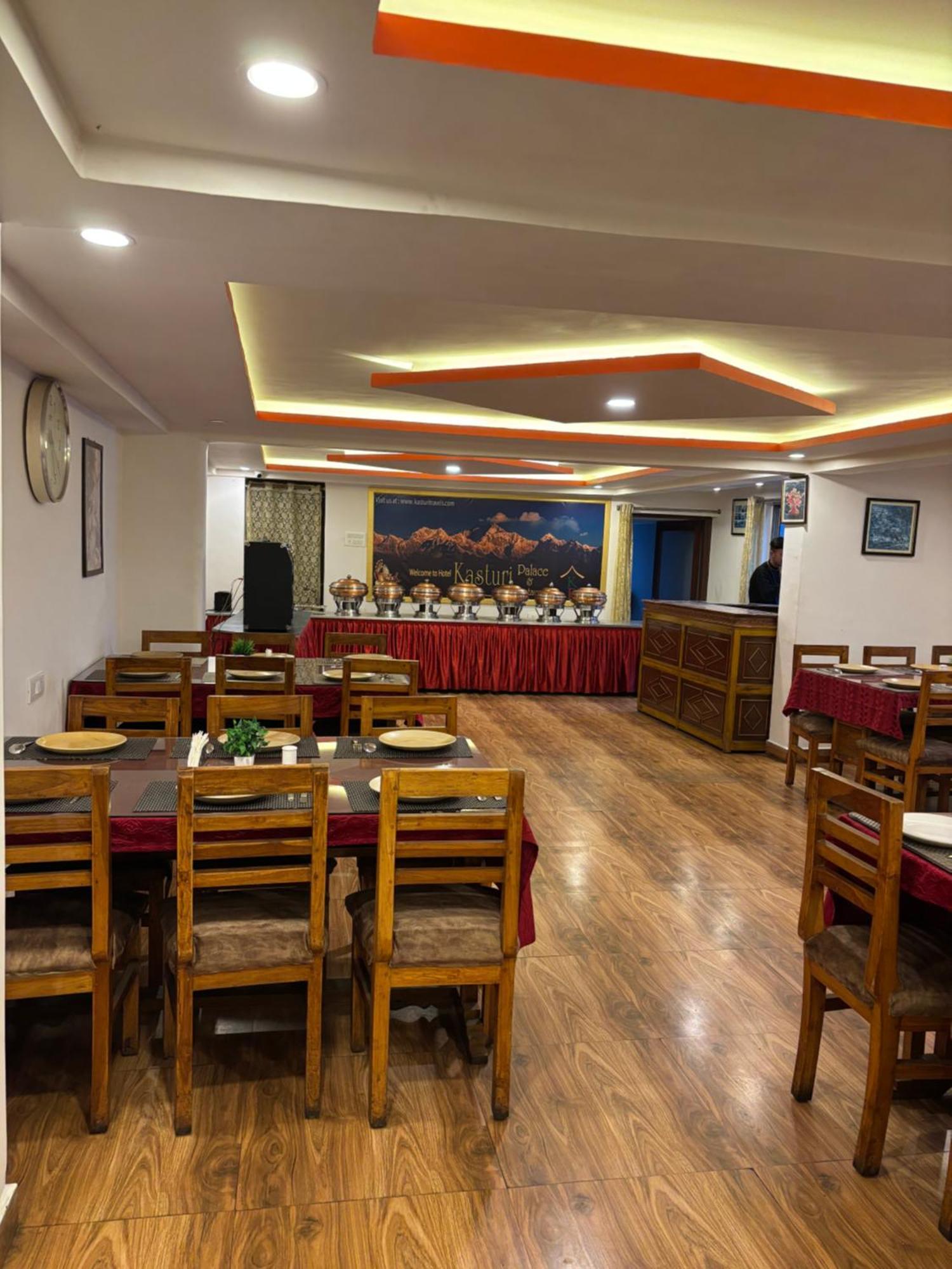 Hotel Kasturi Palace & Restaurant Darjeeling Дарджилинг Экстерьер фото
