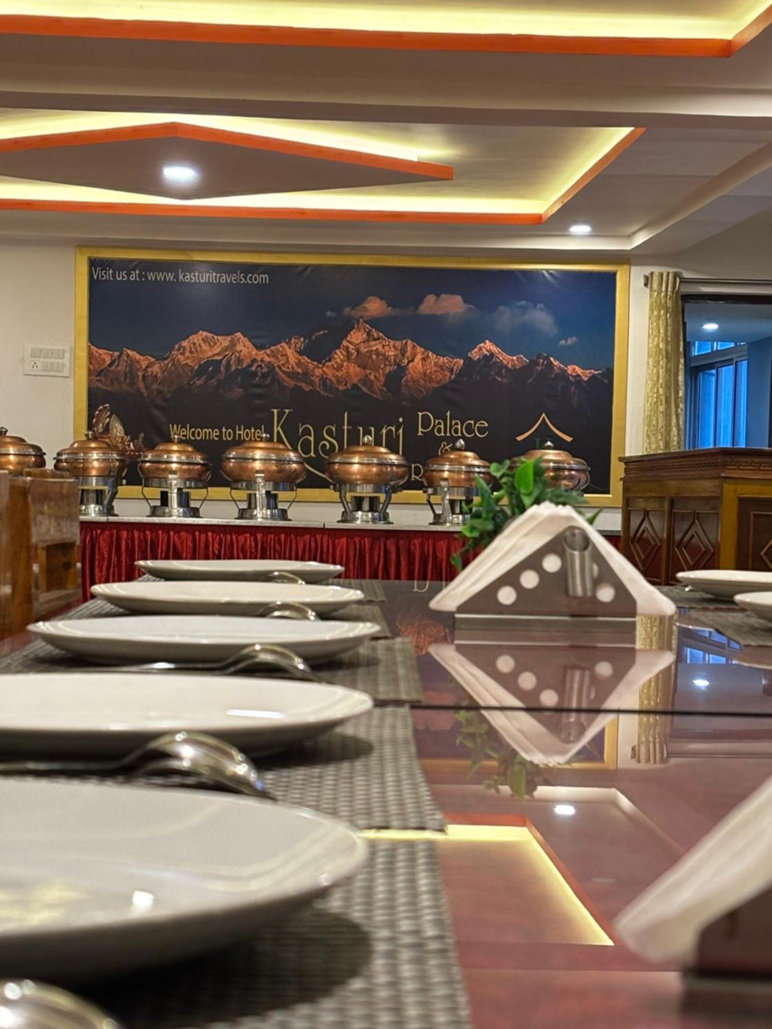 Hotel Kasturi Palace & Restaurant Darjeeling Дарджилинг Экстерьер фото