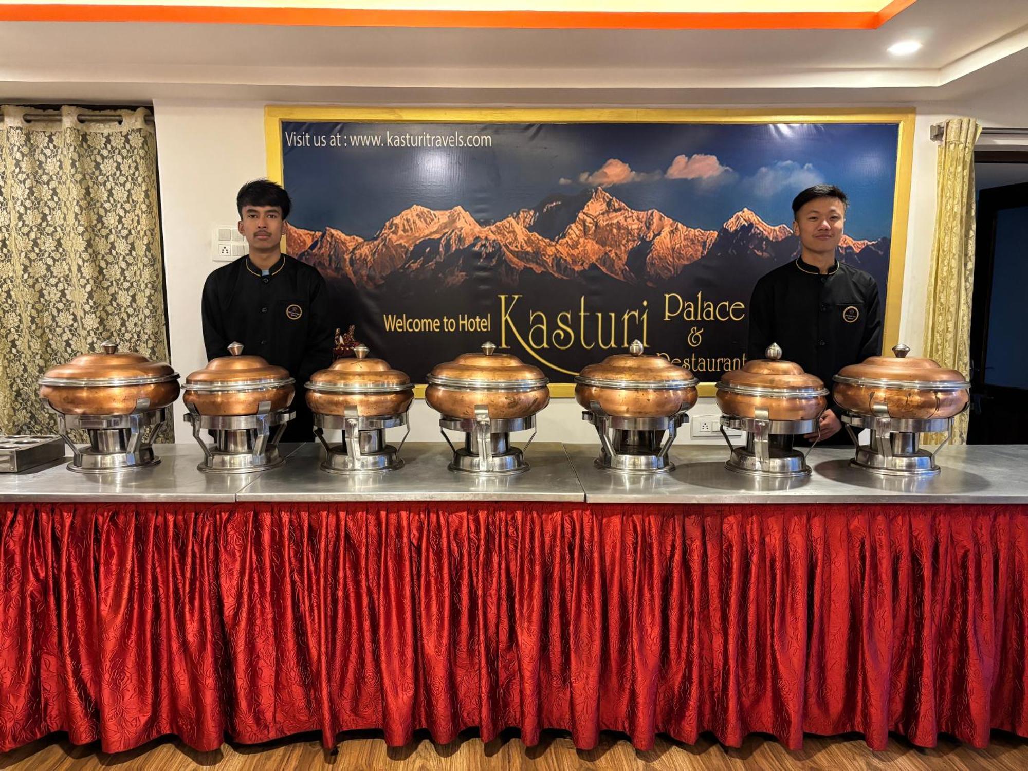 Hotel Kasturi Palace & Restaurant Darjeeling Дарджилинг Экстерьер фото