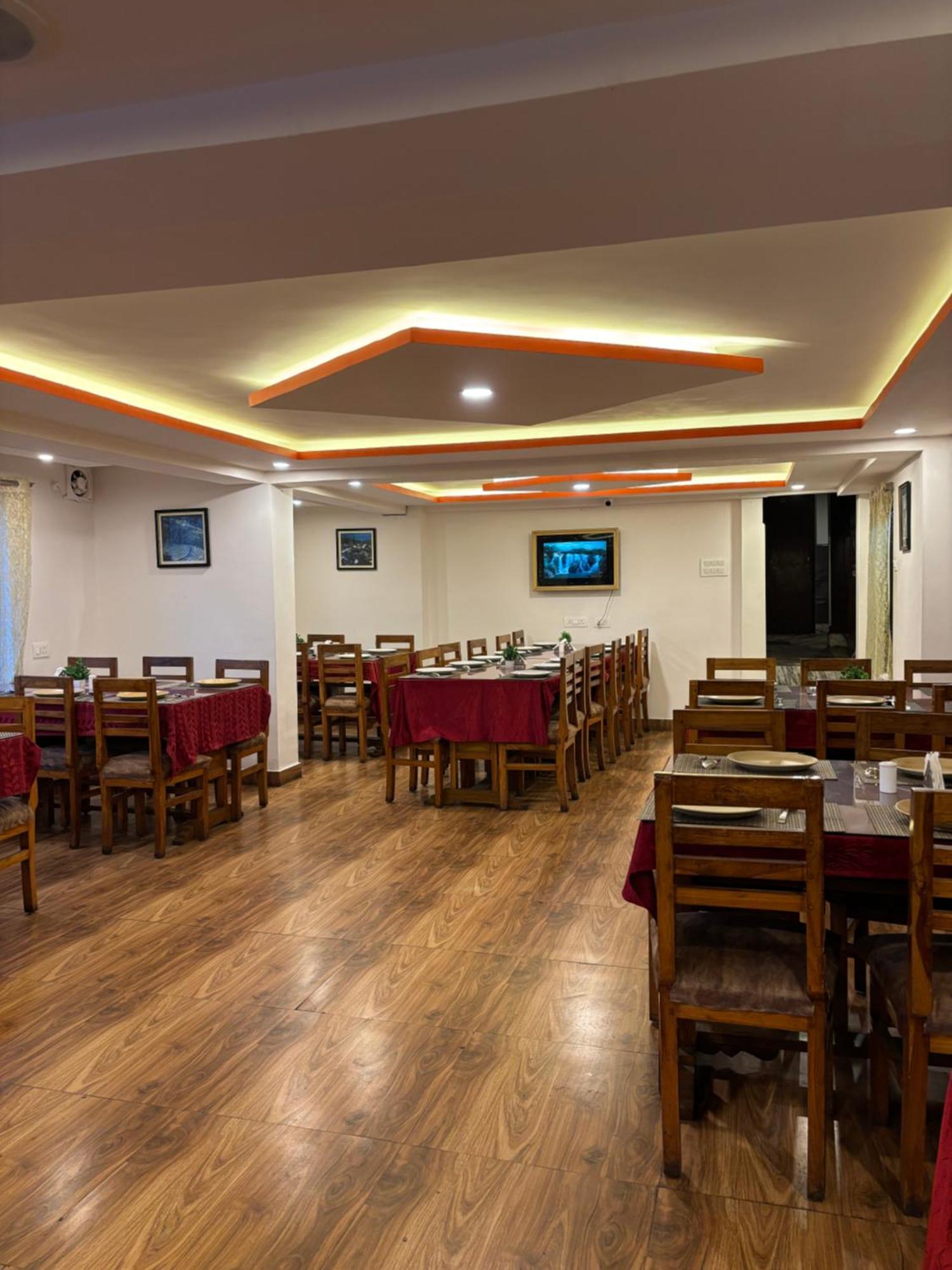 Hotel Kasturi Palace & Restaurant Darjeeling Дарджилинг Экстерьер фото