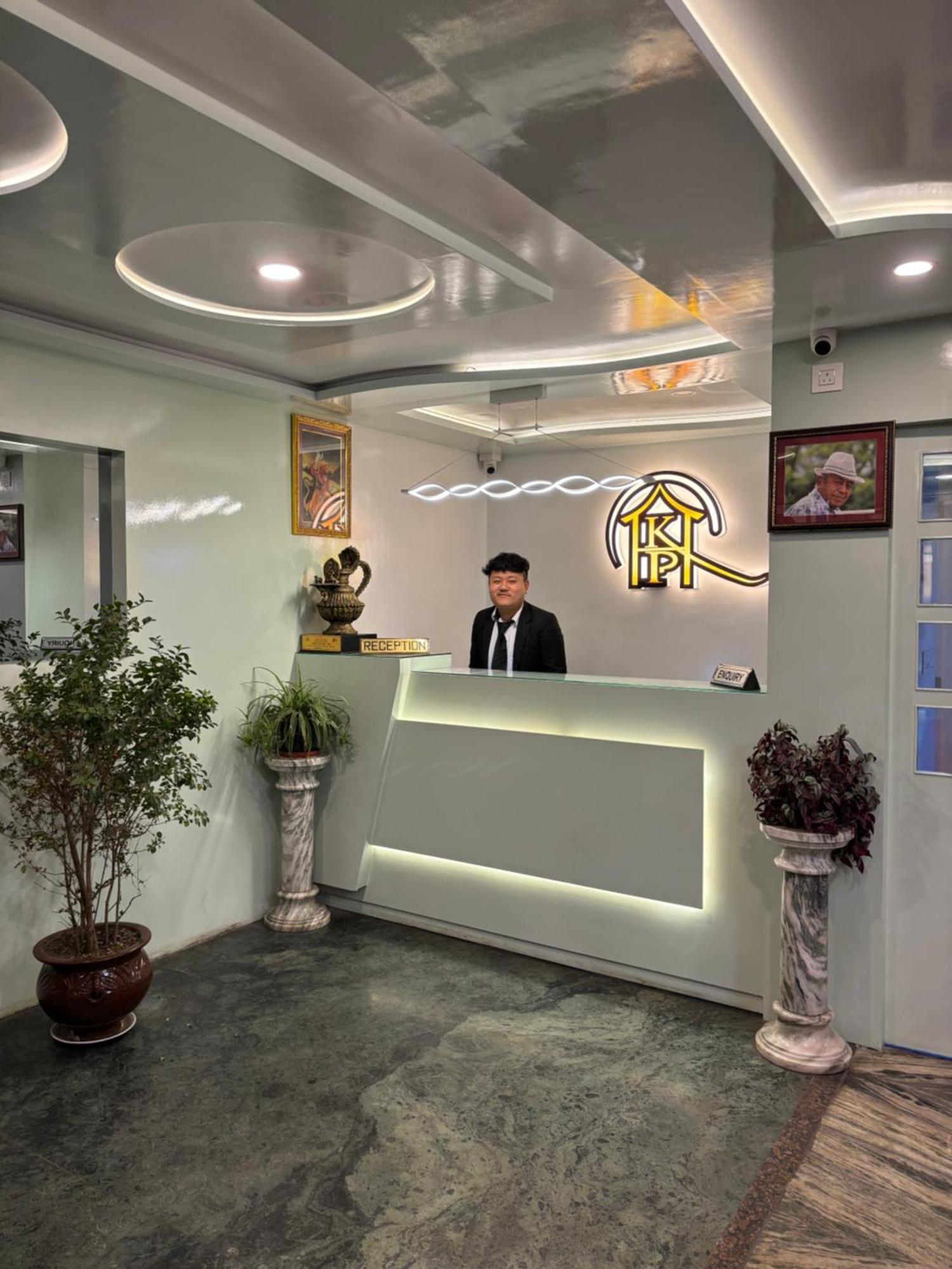 Hotel Kasturi Palace & Restaurant Darjeeling Дарджилинг Экстерьер фото